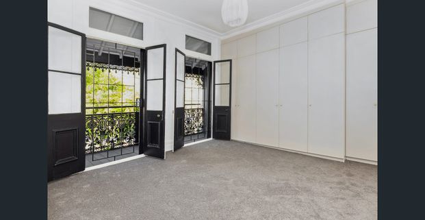 Redfern’s Finest – Substantial Terrace with Separate Studio & Garage - Photo 1