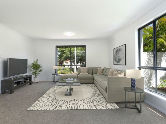 FAMILY HOME WITH POOL IN BANKSIA BEACH - Photo 1