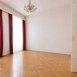 CHARMANTE RUHIGE ALTBAUWOHNUNG IN BESTER INNENSTADTLAGE - möbliert oder unmöbliert - Photo 2