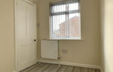 3 bedroom end of terrace house to rent - Photo 2