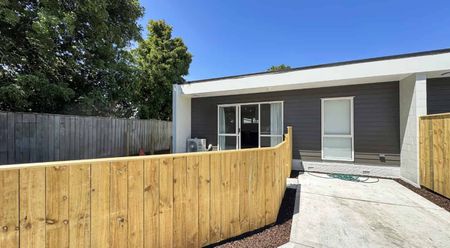 CITY CENTRE - 2 BEDROOMS - Photo 4