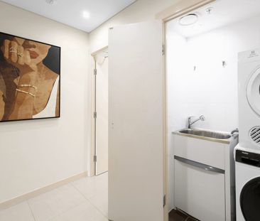 Riverside Studio Apartment on 8th Floor - Photo 4