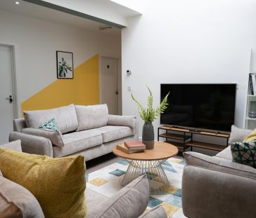 3 bedroom flat to rent - Photo 1