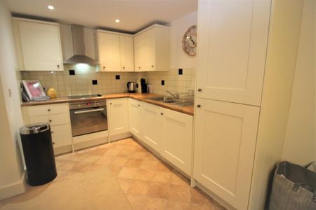 1 bedroom ground floor flat to rent - Photo 4