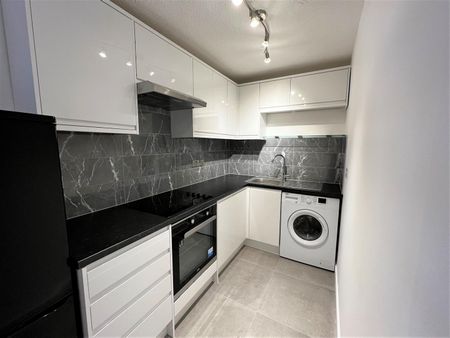 1 bed flat to rent in Springwood Crescent, Edgware, HA8 - Photo 3