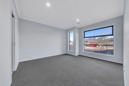 43 Dandelion Crescent, Rockbank - Photo 4