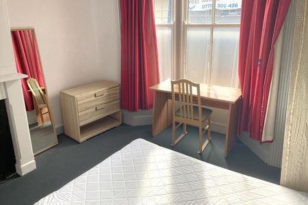 9 bedroom terraced house to rent - Photo 5