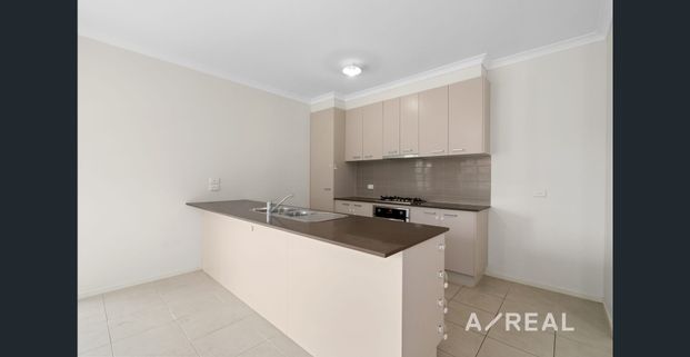 Spacious 4 Bedroom House in Mernda - Photo 1