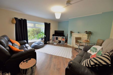 3 bedroom Flat in Flat 6, Leeds - Photo 5