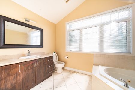 For Lease - 46 St Helen's Place, Meadowlands - Crestview and Area, Ontario - Photo 4