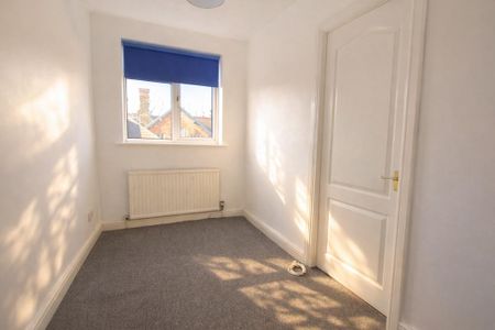 2 bedroom terraced house to rent - Photo 2