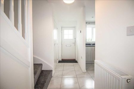 2 bedroom semi-detached house to rent - Photo 5