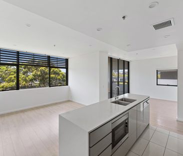 Parkside Home I Formal Dining Area I Walk to Shops & Station - Photo 2