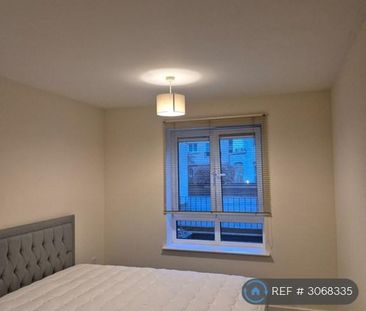 1 bedroom in a flat share to rent - Photo 3