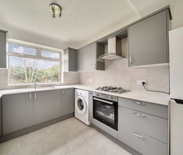 4 bedroom semi-detached house to rent - Photo 6