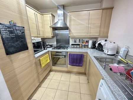 Smoothfield Court, Greater London, TW3 - Photo 4