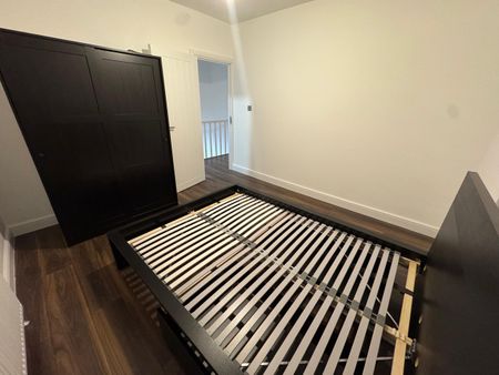 3 Bed Terraced House, Movers Lane, IG11 - Photo 3