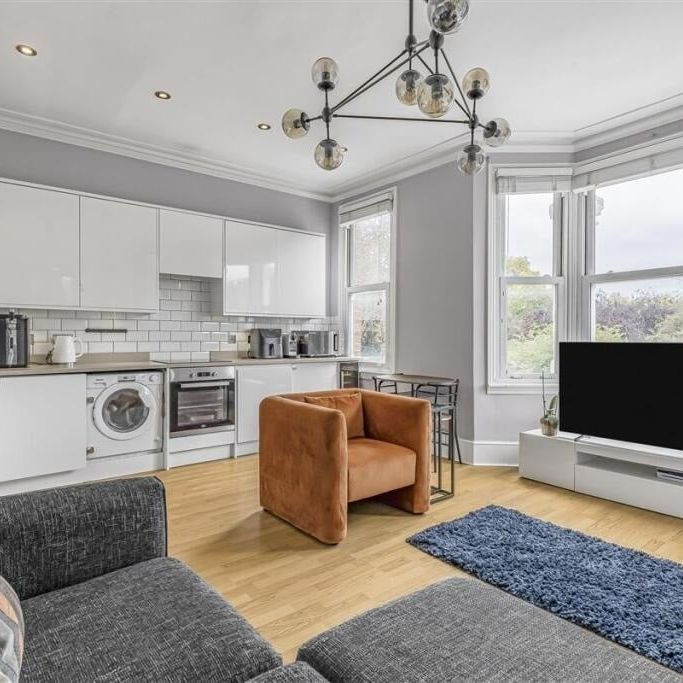 2 Bed Flat, Fulham Palace Road, SW6 - Photo 1