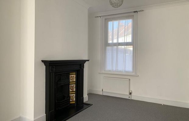 3 bedroom end of terrace house to rent - Photo 1