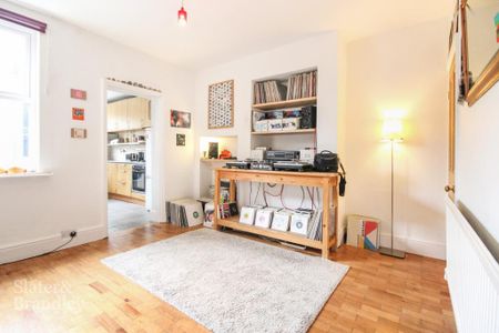 2 bedroom terraced house to rent - Photo 2