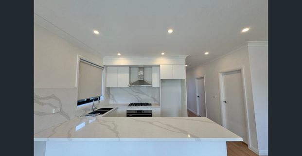 Brand New 5-Bedroom Family Home – Bright, Spacious & Modern Living! - Photo 1
