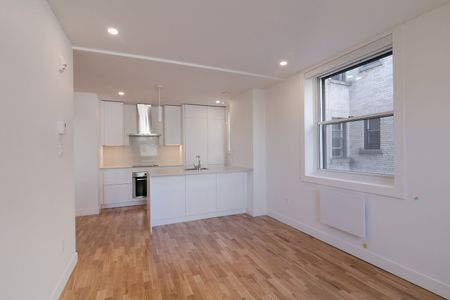 5530 Cote Saint-Luc Road - Photo 2