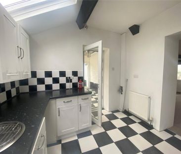 2 bedroom semi-detached house to rent - Photo 6