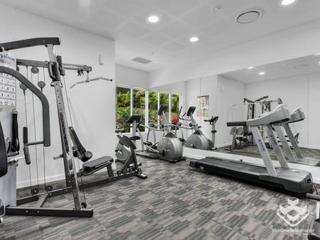 Live in Style at the Heart of West End â Exclusive Rental Offer! - Photo 5