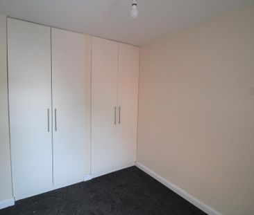 4 bedroom semi-detached house to rent - Photo 4