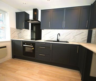 2 bedroom end of terrace house to rent - Photo 1