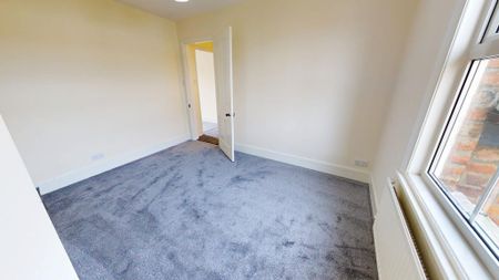 2 bedroom end of terrace house to rent - Photo 3