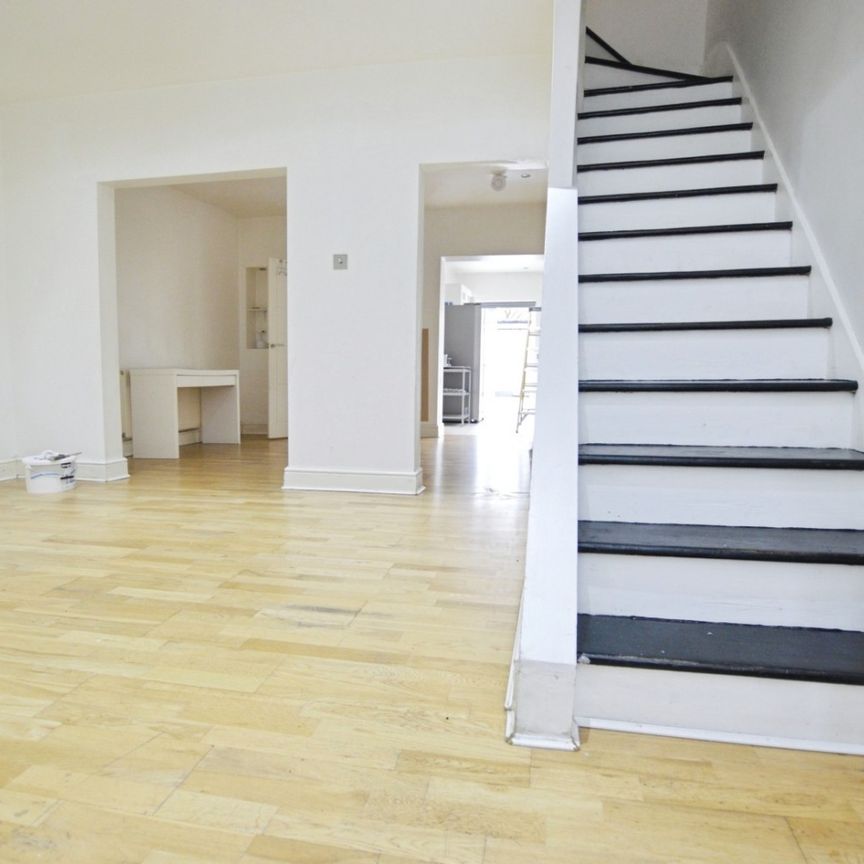 3 bedroom House To Let Total Size: 1055 SQ FT - Photo 1