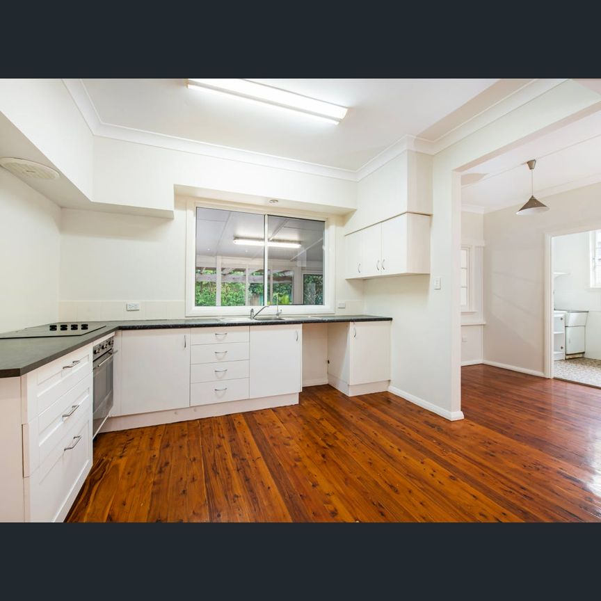10 Charlton Street, Toowoon Bay, NSW 2261 - Photo 1
