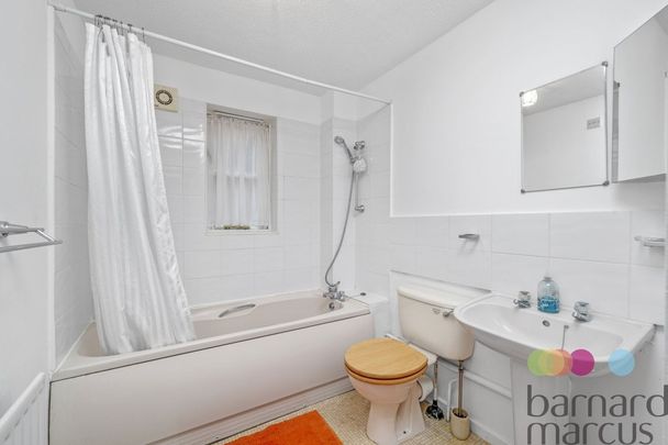 Hutton Grove, LONDON - Photo 1