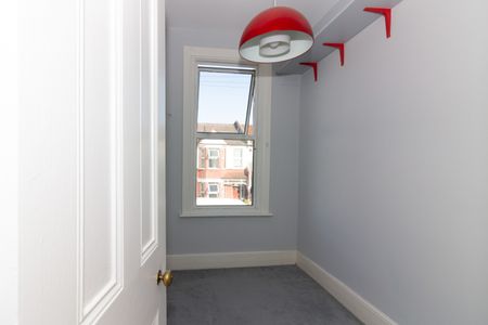 4 Bed Terraced House, Boscombe Road, SW17 - Photo 5