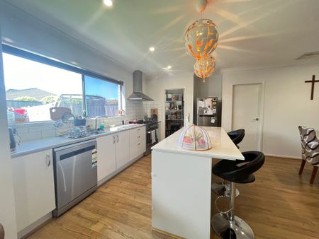 Family Home Awaits! - Photo 3