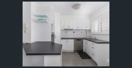 RECENTLY RENOVATED - LOCK UP GARAGE - POOL IN COMPLEX - Photo 3