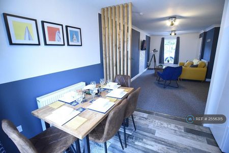 3 bedroom semi-detached house to rent - Photo 3