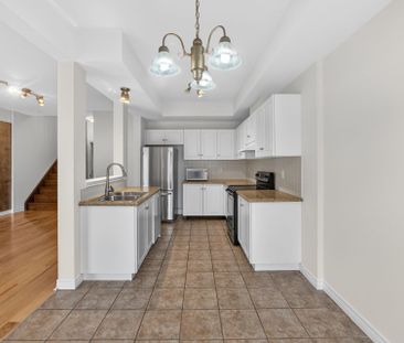 For Lease - 18 Palacebeach Trail, Hamilton, Ontario - Photo 4