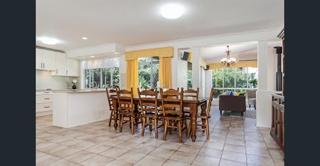 Stunning 5-Bedroom Family Home in Premier McDowall School Zone - Photo 5