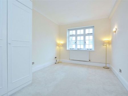 Large two bedroom apartment which has recently been renovated is currently available to rent through Savills St. John's Wood, NW8. - Photo 4