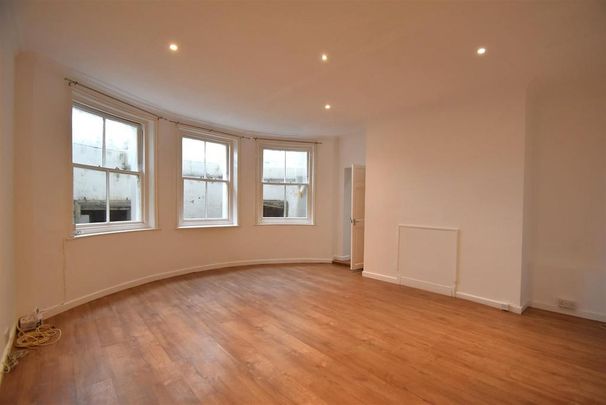 3 bedroom flat to rent - Photo 1