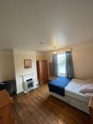 1 bedroom in a house share to rent - Photo 1