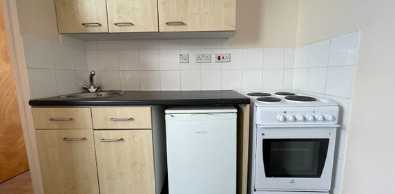 Studio Flat, Mede House, SO15 - Photo 2