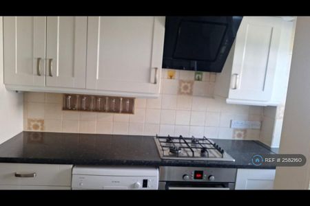 3 bedroom terraced house to rent - Photo 3