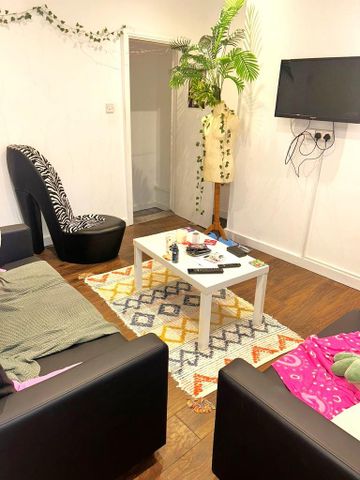 5 bedroom terraced house to rent - Photo 2