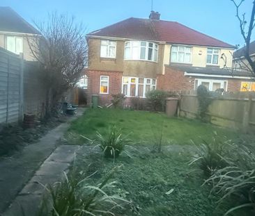 3 bedroom semi-detached house to rent - Photo 3