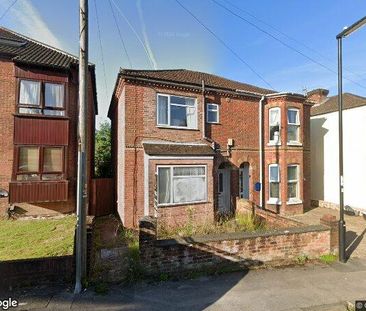 Room in a Shared House, Harcourt Road, SO18 - Photo 1