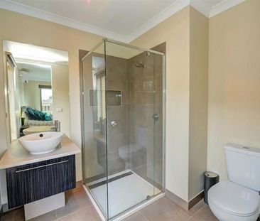 SPACIOUS THREE BEDROOM HOME WITH DECK FOR ENTERTAINING - Photo 6