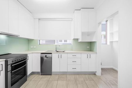 Apartment with 3 bedrooms, 2 bathrooms & parking for 1 car - Photo 3